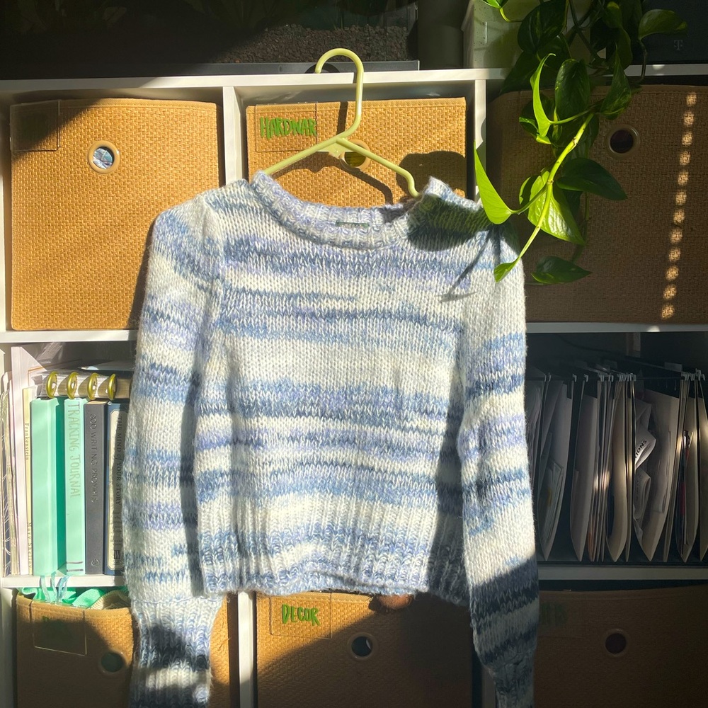 Super comfy blue toned sweater !!!